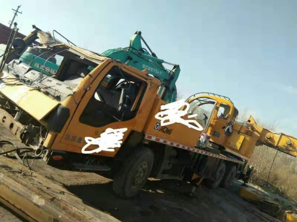 徐工25K事故車(chē)準(zhǔn)備進(jìn)廠(chǎng)修復(fù)前